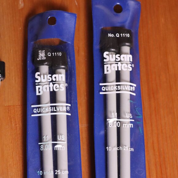 Lot of knitting needles for the avid or beginner knitter, sizes: 8, 11, 19 - Picture 2 of 9